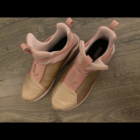 Women’s pink Rihanna puma sneakers size 7 - Picture 2 of 4